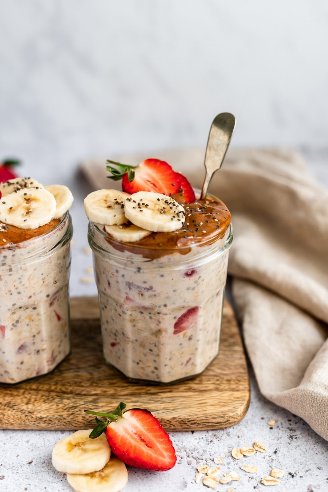 almond butter, strawberry banana overnight oats in two jars