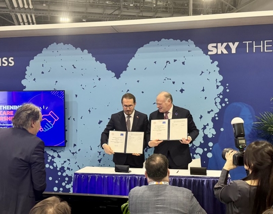 Hal Wolf and Associate Professor Dr. Şuayip Birinci signing the MOU