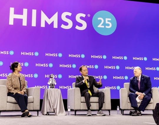President & CEO Hal Wolf with Dr.Seung Woo Park and Dr. Meong Hi Son, Samsung Medical Center