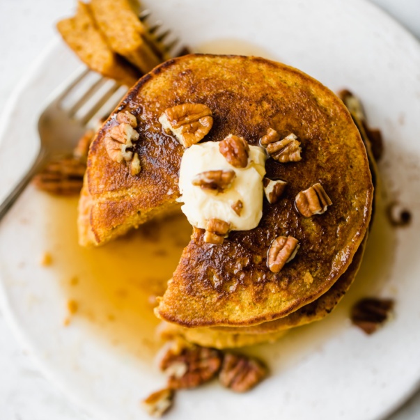 overhead shot of healthy pumpkin pancakes